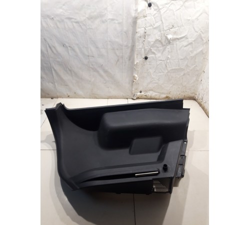 Обшивка багажника правая