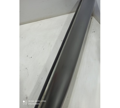 Молдинг двери(передний правый)