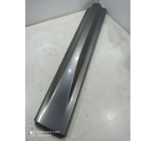 Молдинг двери(передний правый)