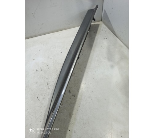 Молдинг двери(передний правый)