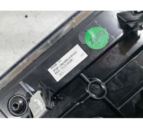 Воздушный дефлектор центральный с декоративной накладкой торпедо