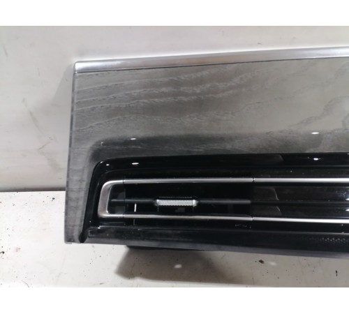 Воздушный дефлектор центральный с декоративной накладкой торпедо