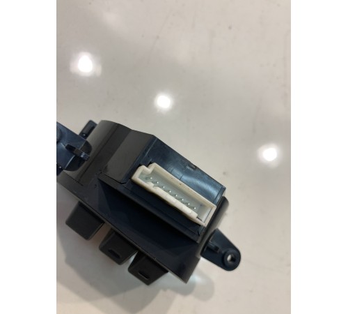 Кнопочный переключатель управления автомагнитолой (левый)