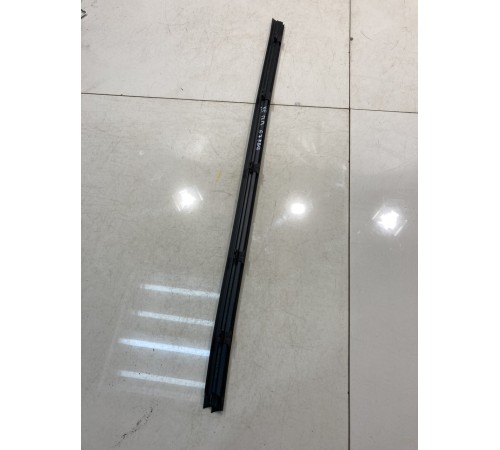 Уплотнитель стекла (передний, правый)