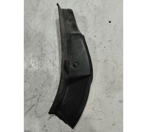 Водосток крышки багажника правый