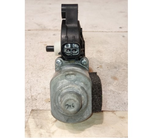 Моторчик стеклоподъемника передний левый