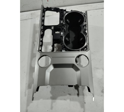 Накладка центральной консоли с подстаканниками