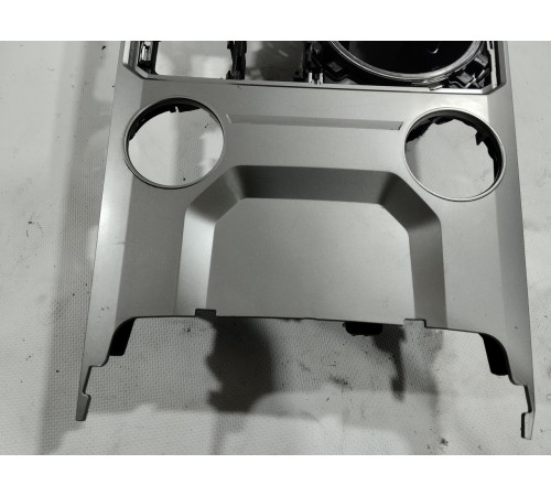 Накладка центральной консоли с подстаканниками