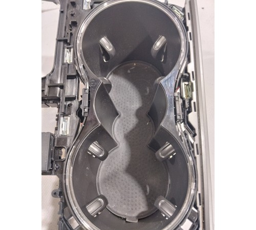 Накладка центральной консоли с подстаканниками