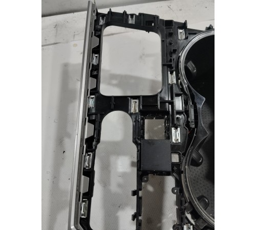 Накладка центральной консоли с подстаканниками