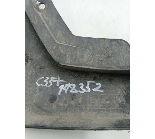 Брызговик задний правый