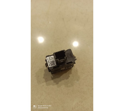 Кнопка включения инструкций по системе аварийных сообщений об автомобиле