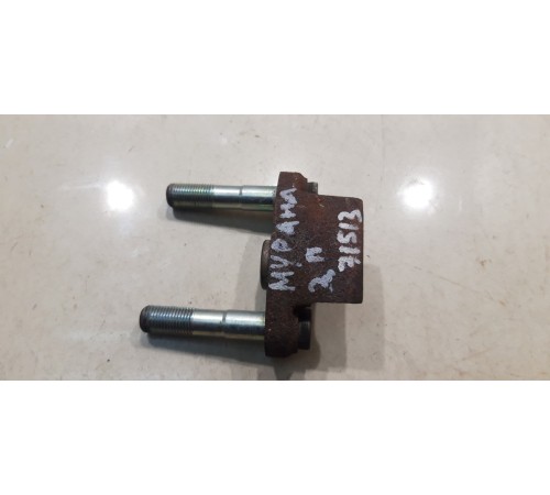 крепление ступицы (заднее правое)