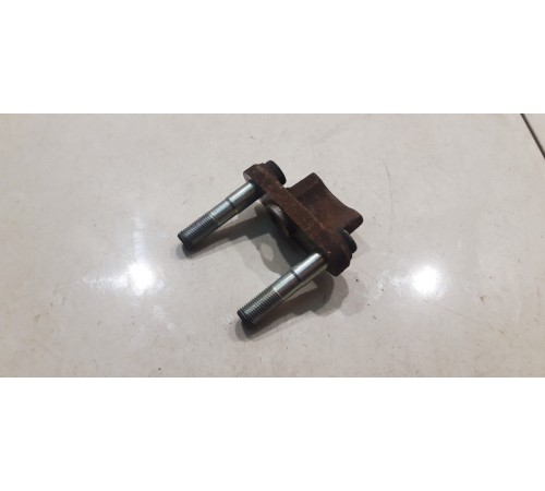 крепление ступицы (заднее правое)