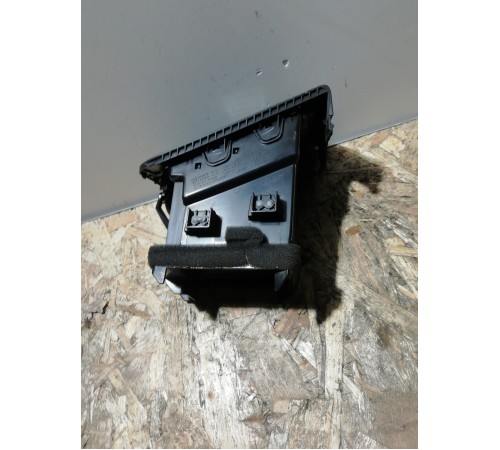 Дефлектор воздушный левый в торпедо