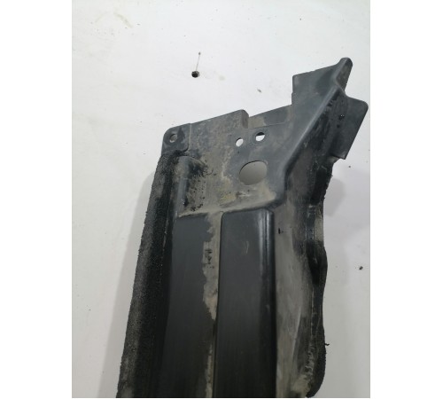 Дефлектор радиатора правый