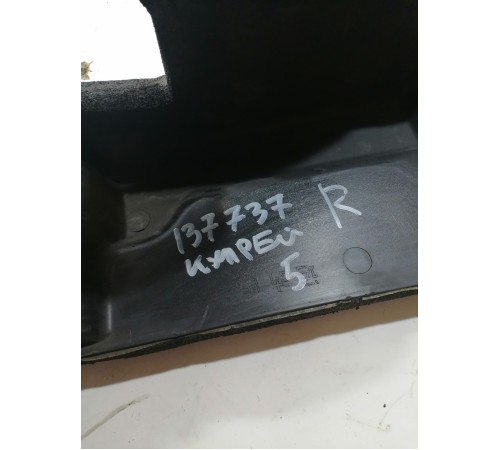 Дефлектор радиатора правый