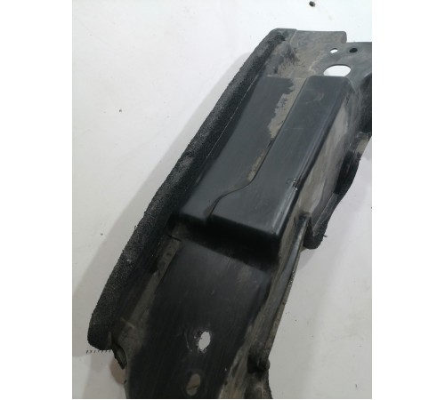 Дефлектор радиатора правый