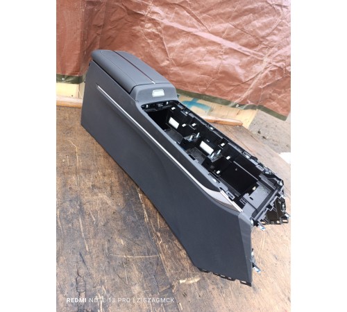 Центральная консоль с подлокотником