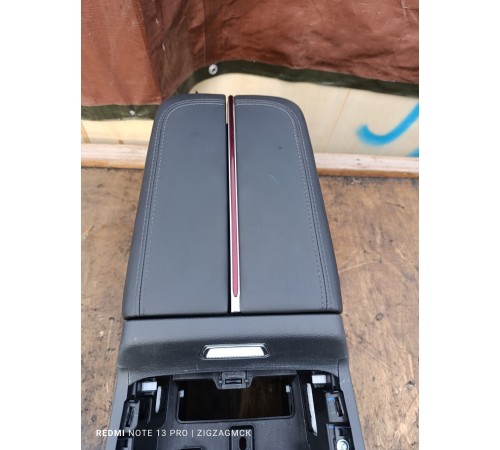 Центральная консоль с подлокотником