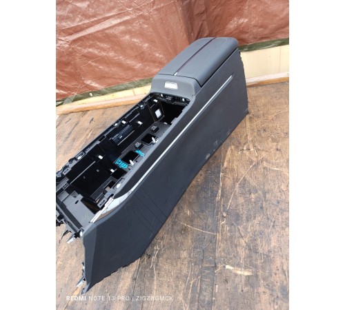 Центральная консоль с подлокотником