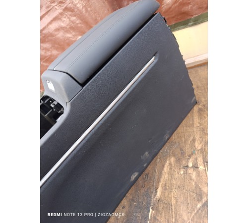 Центральная консоль с подлокотником