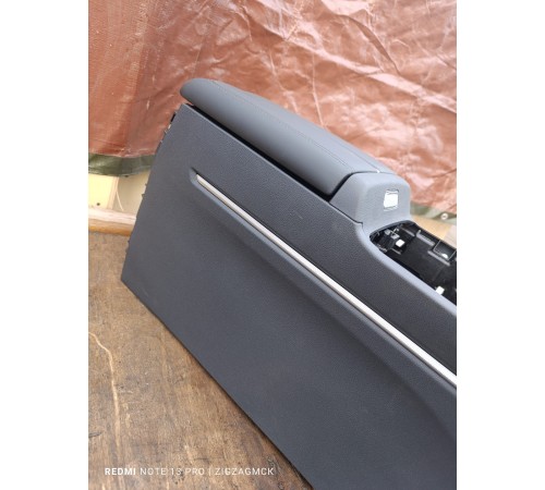 Центральная консоль с подлокотником