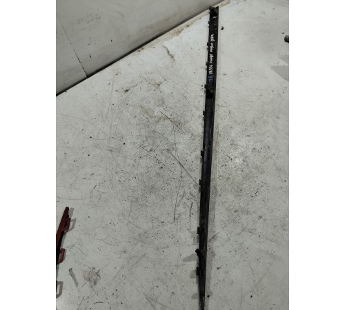 Накладка (молдинг) двери передняя правая