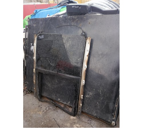 Заднее стекло люка не сдвижное