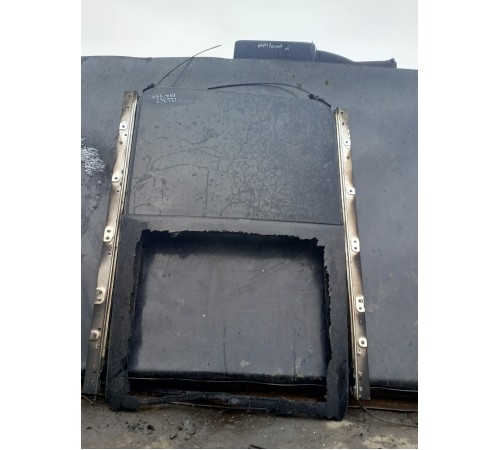 Заднее стекло люка не сдвижное