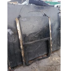 Заднее стекло люка не сдвижное