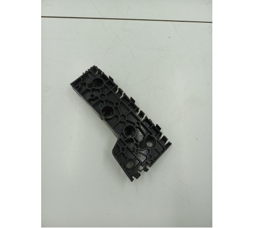 Кронштейн переднего бампера правый