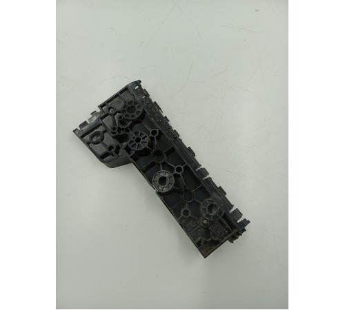 Кронштейн переднего бампера правый