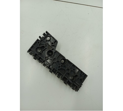 Кронштейн переднего бампера правый