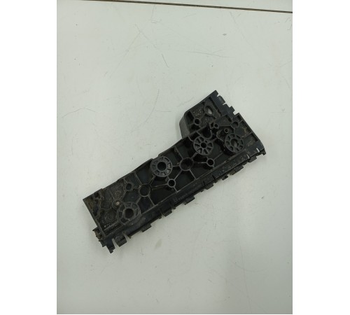 Кронштейн переднего бампера правый