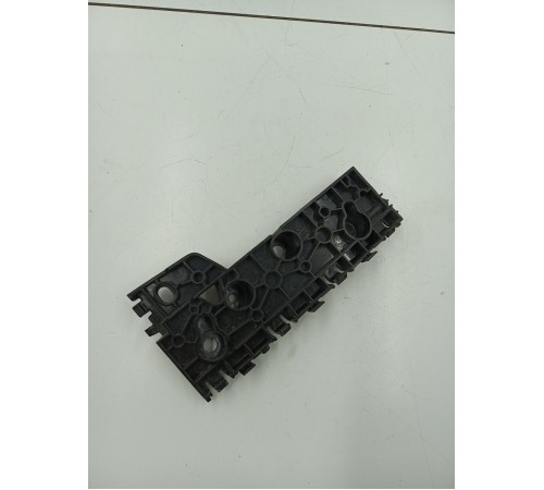 Кронштейн переднего бампера правый