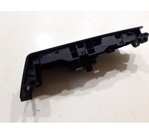 Кнопка стеклоподъемника (передняя правая)