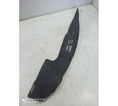 Уплотнитель крыла передний левый