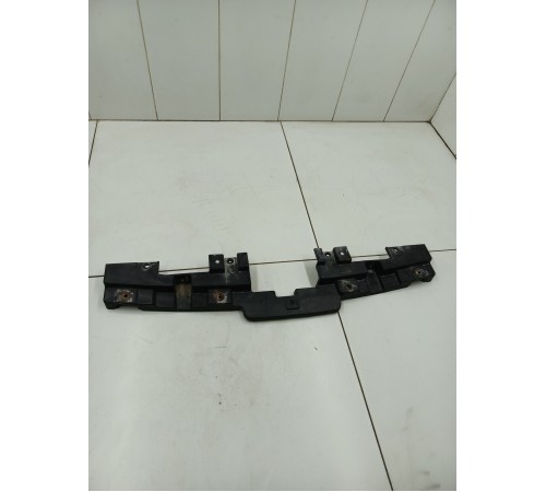 Кронштейн переднего бампера центральный