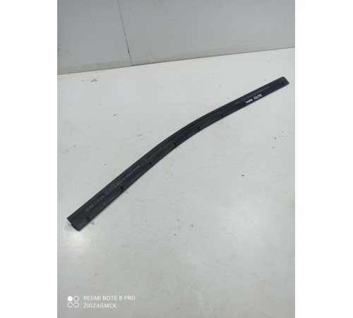 Уплотнитель капота