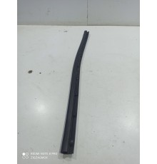 Уплотнитель капота