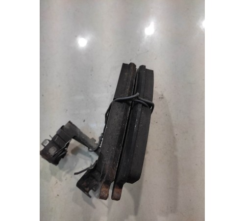 Тормозные колодки (передние левые)