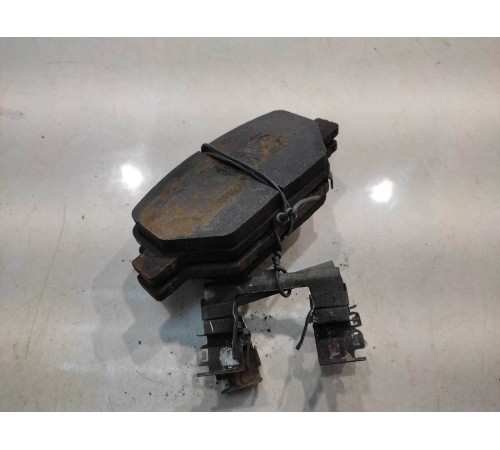 Тормозные колодки (передние левые)