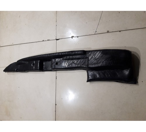 Уплотнитель крыла передний правый