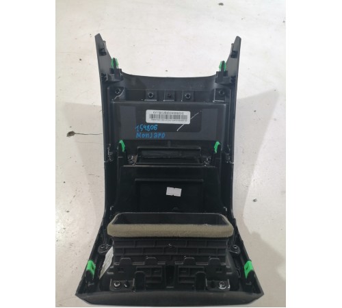 Накладка центральной консоли задняя