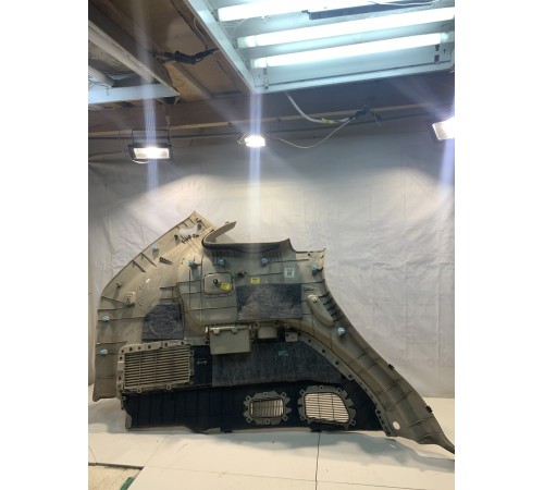 Обшивка багажника (правая)