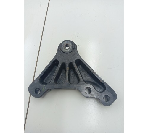 Кронштейн опоры двигателя правый