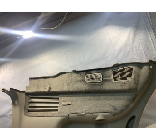 Обшивка багажника (правая)