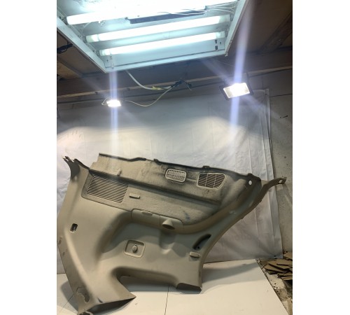 Обшивка багажника (правая)