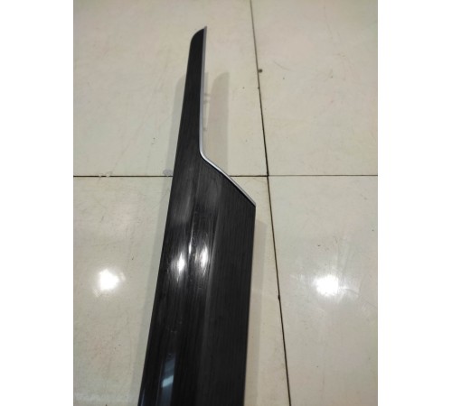 Молдинг двери (передний, правый)